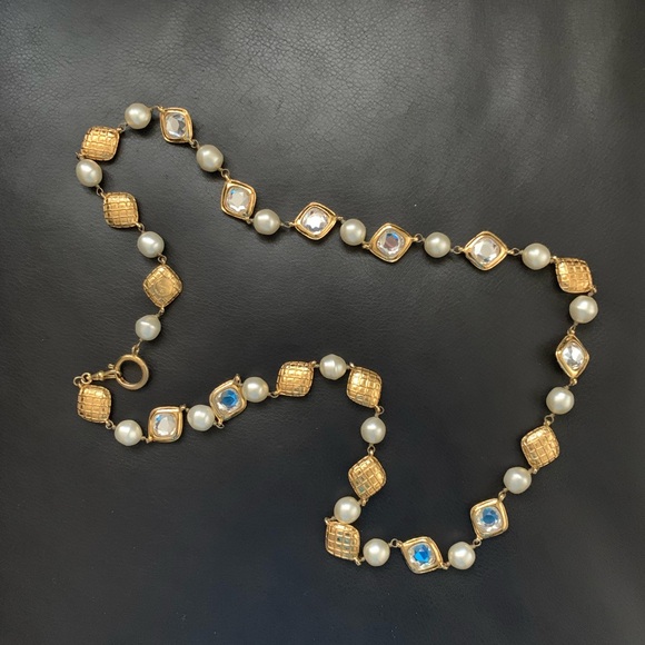 Sparkling Chanel Necklace 💯 Authentic - Picture 3 of 6